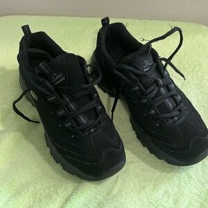 Woman’s Skechers d’lite black size 10